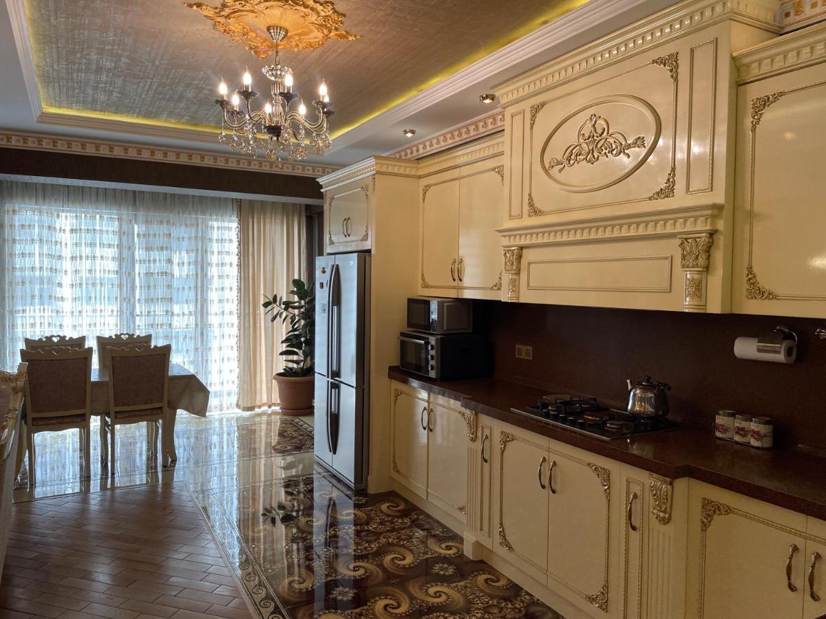 Park Azure Louvre Apartment Баку Экстерьер фото