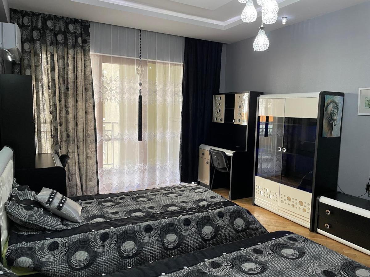 Park Azure Louvre Apartment Баку Экстерьер фото